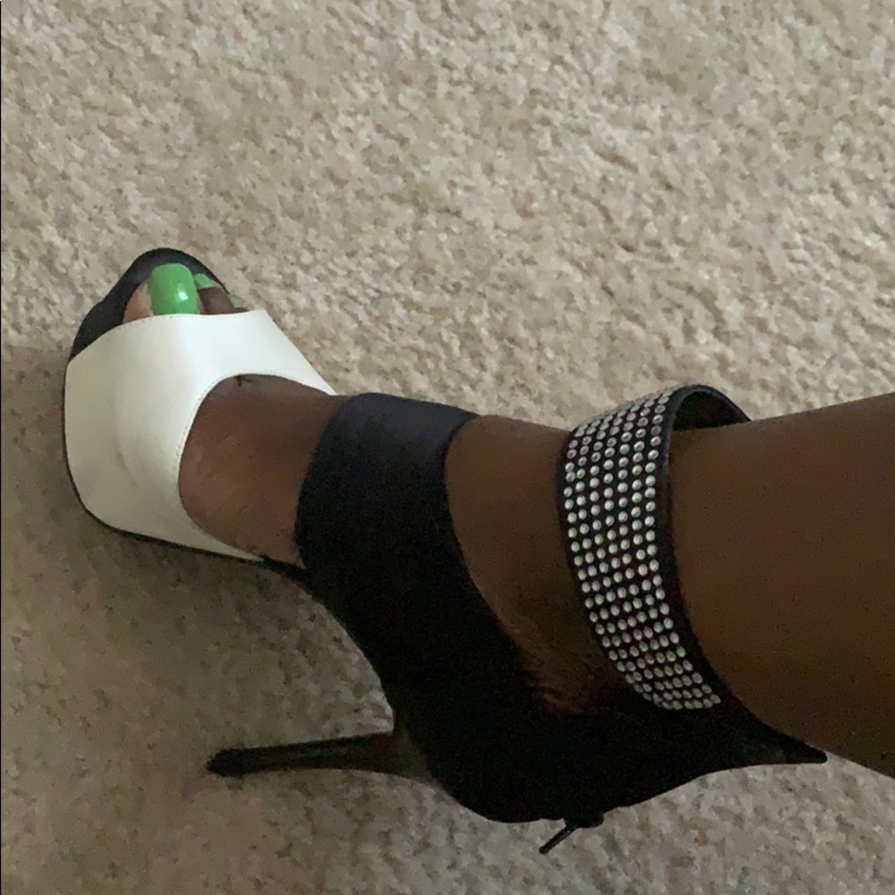 White and blk heels with rhinestone
